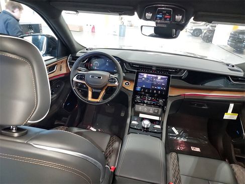 New 2025 Jeep Grand Cherokee L Summit image 15