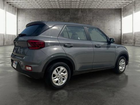 Used 2023 Hyundai Venue SE FWD image 5