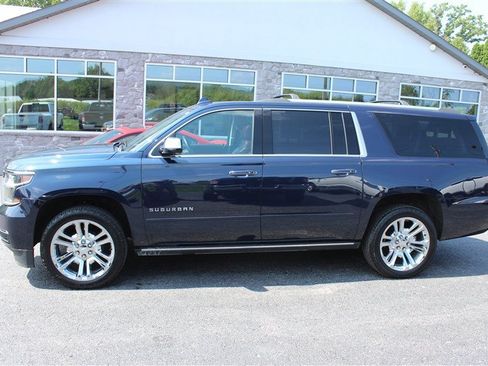 Used 2020 Chevrolet Suburban Premier w/ Premier Plus Edition AWD/4WD image 3