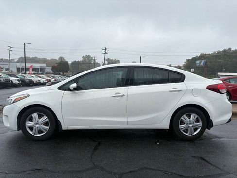 Used 2017 Kia Forte LX image 4