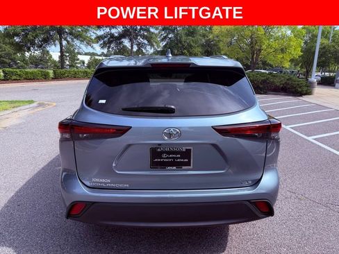 Used 2024 Toyota Highlander XLE FWD image 6