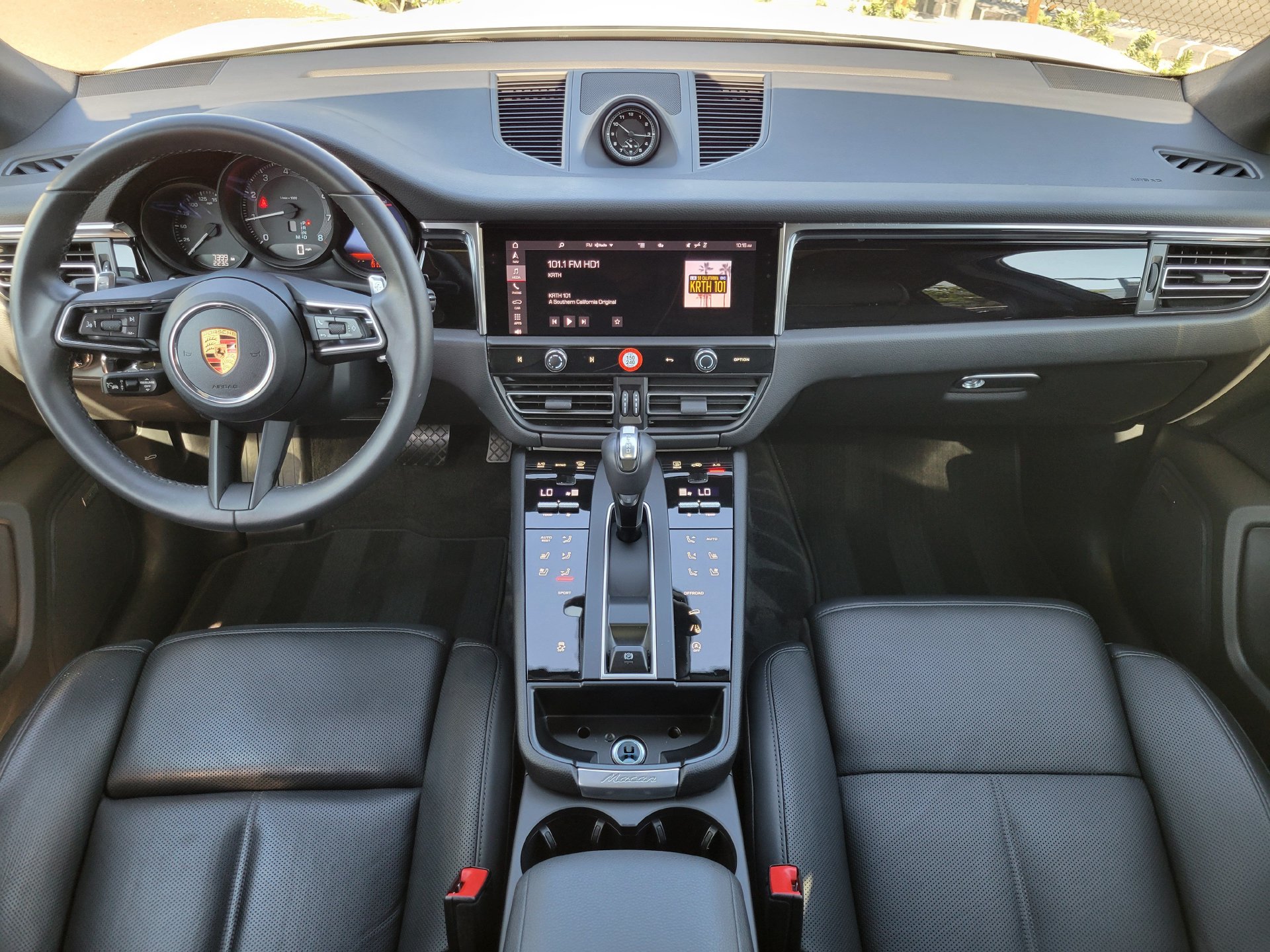 Used 2026 Porsche Macan AWD/4WD image 11