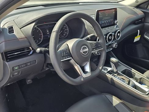 Used 2025 Nissan Sentra SR w/ SR Premium Package FWD image 18