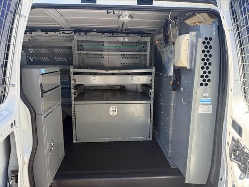 Used 2013 Chevrolet Express 2500 RWD image 12