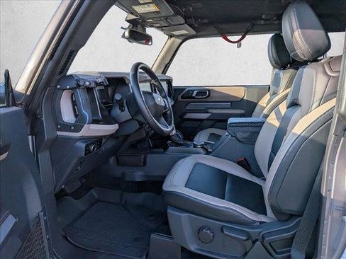 Used 2023 Ford Bronco Wildtrak image 17