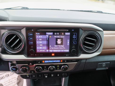 Used 2019 Toyota Tacoma Limited AWD/4WD image 38