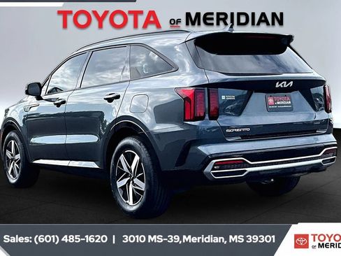 Used 2023 Kia Sorento S w/ Panoramic Sunroof Package FWD image 2