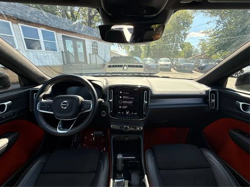Used 2021 Volvo XC40 T5 R-Design AWD/4WD image 32