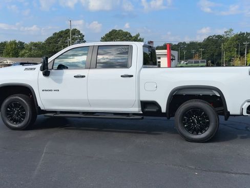 Used 2024 Chevrolet Silverado 2500 LT AWD/4WD image 6