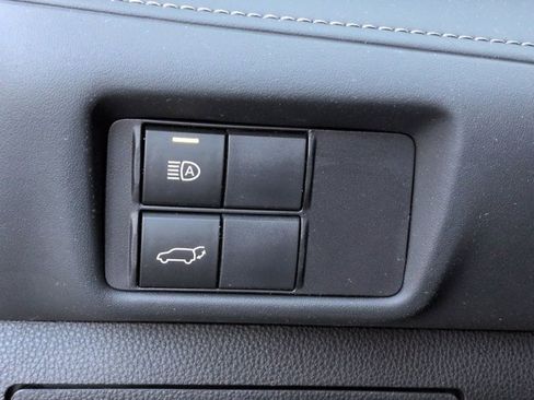 Certified 2022 Toyota Highlander XLE image 27