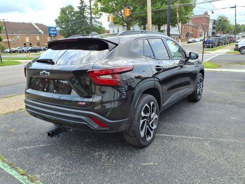Certified 2025 Chevrolet Trax RS w/ Driver Confidence Package FWD image 5