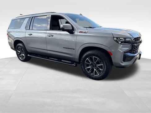 Certified 2023 Chevrolet Suburban Z71 w/ Luxury Package AWD/4WD image 7