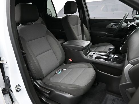 Used 2023 Chevrolet Traverse LT image 48