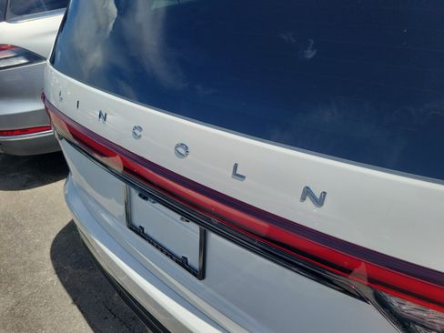 Certified 2025 Lincoln Aviator 2WD image 5
