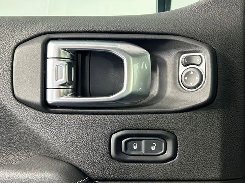 Used 2023 Jeep Wrangler Unlimited Sahara w/ Cold Weather Group AWD/4WD image 32