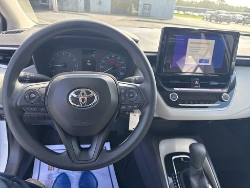Used 2025 Toyota Corolla LE image 16