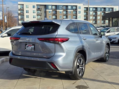 Used 2023 Toyota Highlander XLE image 5