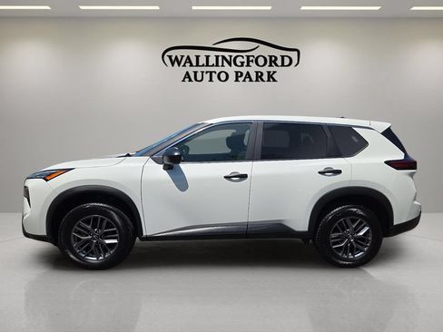 Used 2024 Nissan Rogue S AWD/4WD image 2