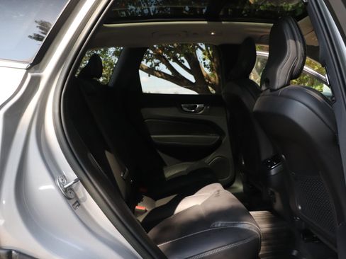 Used 2022 Volvo XC60 B5 Inscription w/ Advanced Package image 27