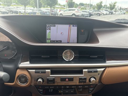 Used 2016 Lexus ES 350 w/ Ultra Luxury Package FWD image 23