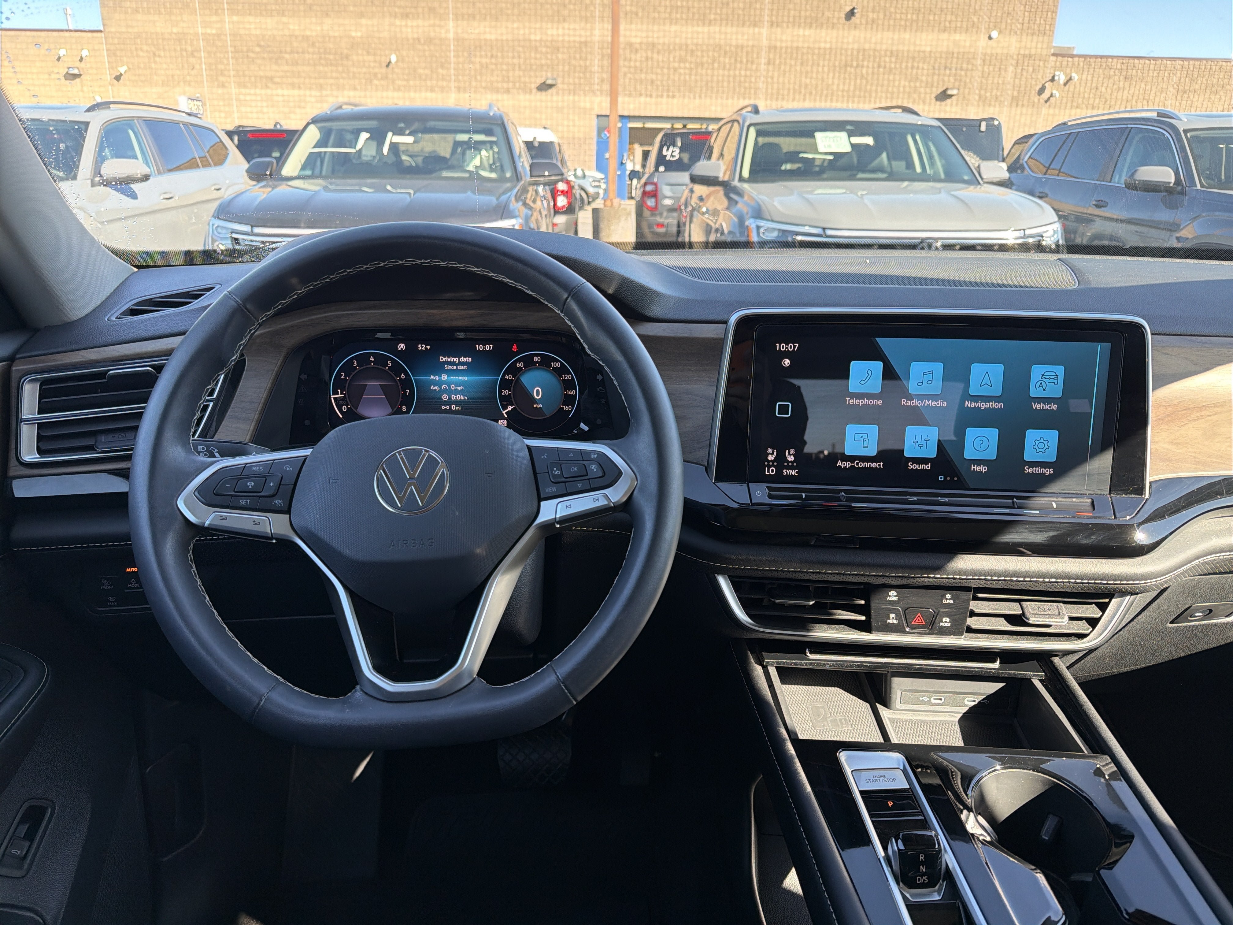 Used 2024 Volkswagen Atlas SE w/ Panoramic Sunroof Package AWD/4WD image 13
