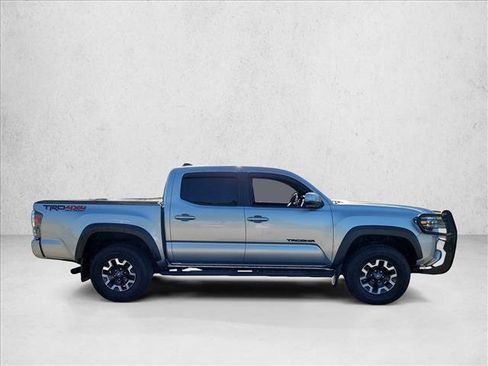 Used 2022 Toyota Tacoma TRD Off-Road w/ Technology Package AWD/4WD image 4