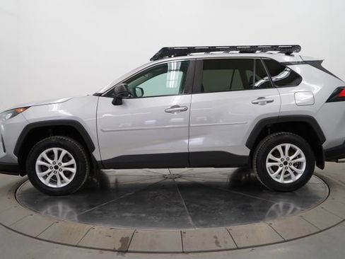 Used 2022 Toyota RAV4 LE image 4