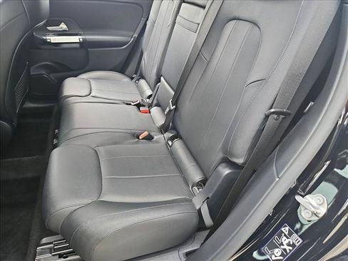 Used 2022 Mercedes-Benz GLB 250 image 17