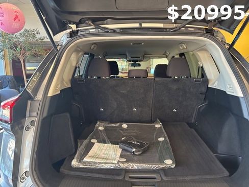 Used 2023 Nissan Rogue S image 6