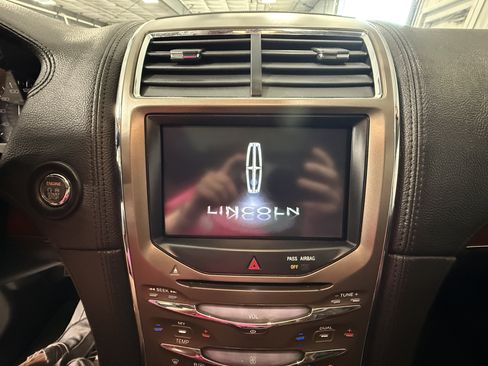 Used 2014 Lincoln MKX AWD w/ Equipment Group 102A image 29