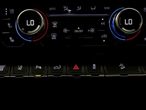 Used 2024 GMC Sierra 3500 Denali Ultimate image 38