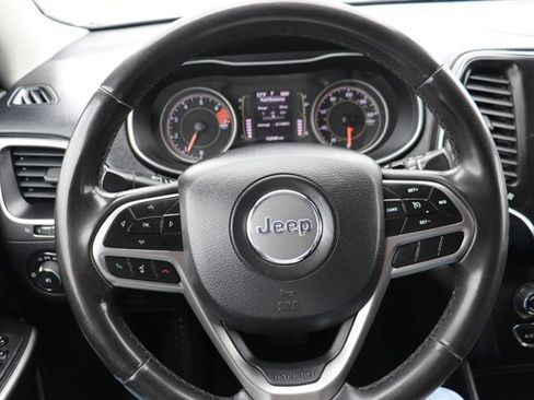 Used 2020 Jeep Cherokee Latitude Plus FWD image 17