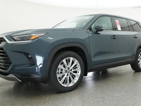 New 2026 Toyota Grand Highlander Platinum AWD/4WD image 17