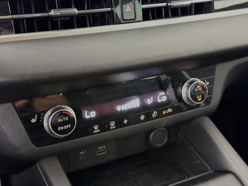 Used 2023 Mitsubishi Outlander SE FWD image 19