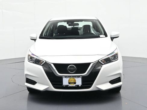 Used 2022 Nissan Versa SV FWD image 3