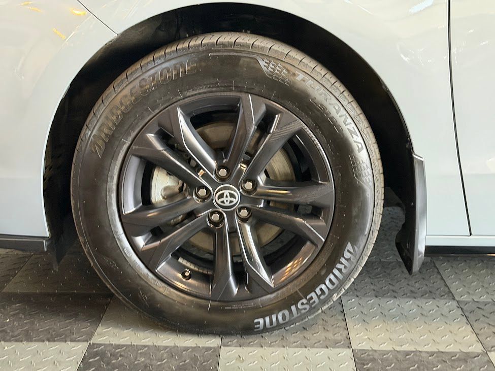 Used 2025 Toyota Sienna XSE AWD/4WD image 30