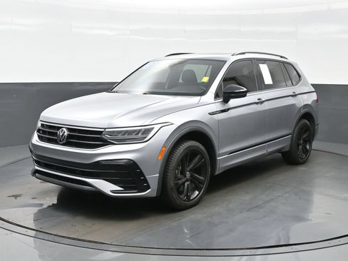 Used 2023 Volkswagen Tiguan SE R-Line FWD image 2