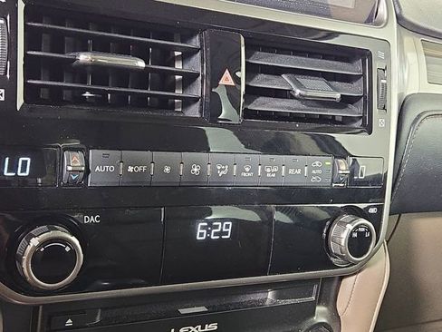 Used 2023 Lexus GX 460 Premium w/ Accessory Package image 22