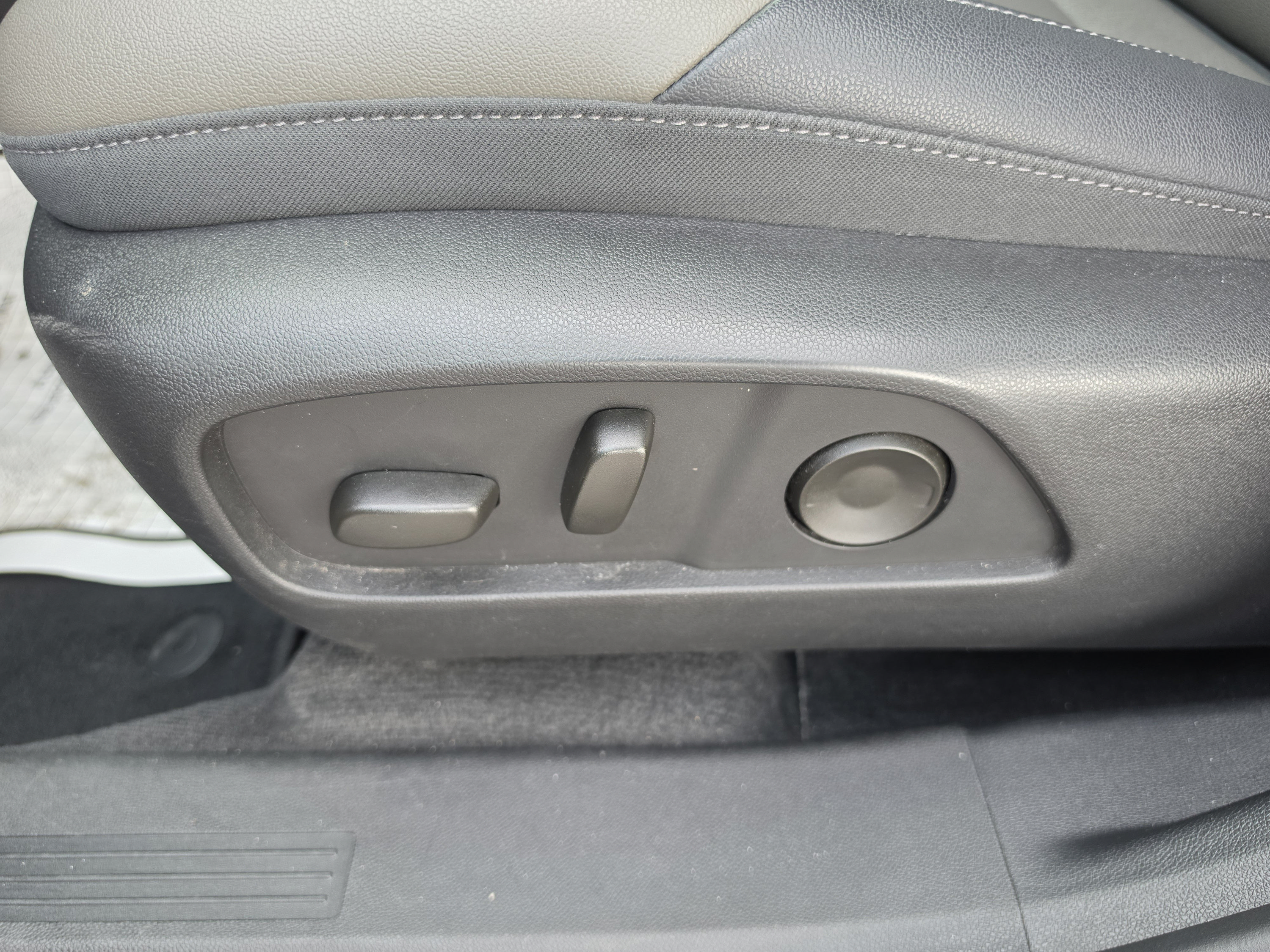 Used 2025 Chevrolet Equinox LT w/ Convenience Package II FWD image 25