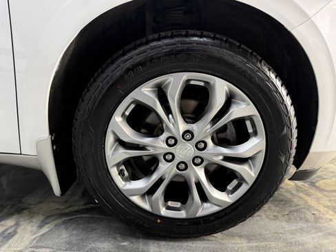 Used 2018 Buick Enclave Avenir w/ Avenir Technology Package AWD/4WD image 31