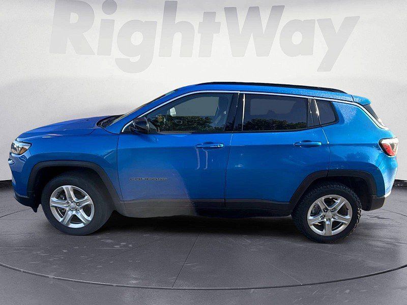 Used 2024 Jeep Compass Latitude AWD/4WD image 2