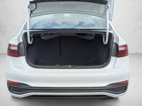 Used 2024 Volkswagen Jetta Sport image 7