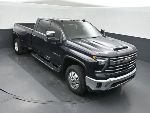 Used 2024 Chevrolet Silverado 3500 LTZ w/ LTZ Plus Package AWD/4WD image 28