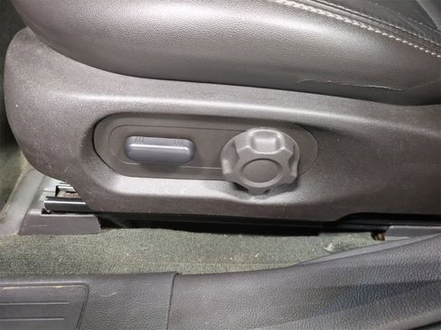 Used 2016 Ford Taurus SEL w/ Equipment Group 201A image 4