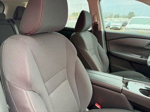 Used 2025 Nissan Rogue S image 21