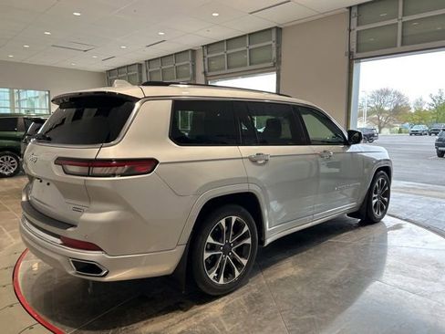 Used 2022 Jeep Grand Cherokee L Overland w/ Luxury Tech Group IV AWD/4WD image 8