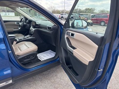 Used 2021 Ford Explorer XLT w/ Equipment Group 202A image 7