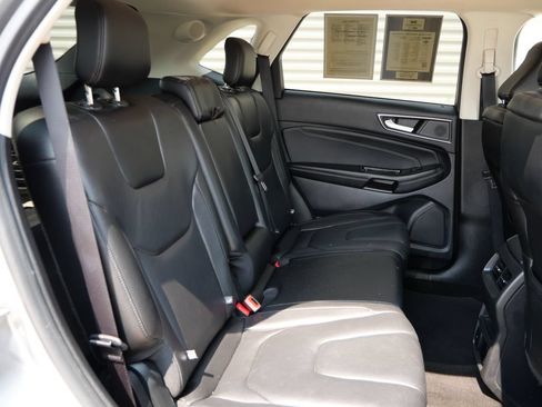 Used 2020 Ford Edge Titanium AWD/4WD image 9
