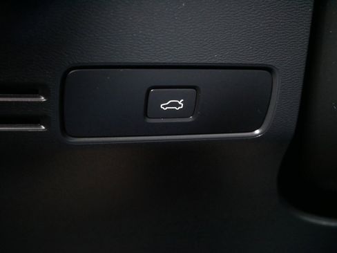 Certified 2023 Volvo XC40 B5 Ultimate w/ Protection Package Premier AWD/4WD image 29