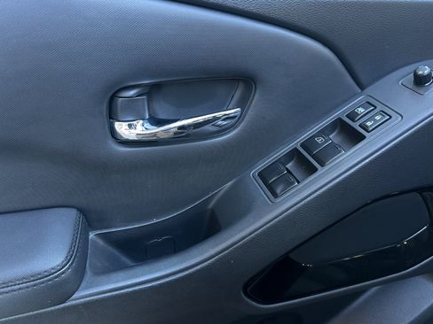 Used 2022 Nissan Frontier Pro-X w/ Pro-X Premium Package image 11